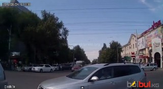 Отсутствие дополнительного поворота на перекрестке Шопокова-Чуй приводит к нарушениям ПДД, - водитель <i>(видео)</i>