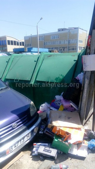 Мусорные баки, мешающие прохожим на участке улицы Киевской, убраны, - мэрия Бишкека
