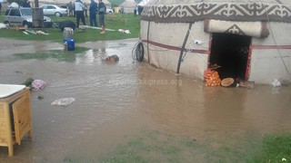 Жайлоо Кырчын, где шла подготовка к фестивалю в рамках ВИК, частично затопило <i>(фото)</i>