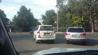 На перекрестке Джунусалиева-Ахунбаева Бишкека отсутствует светофор, - читатель (фото)
