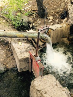 В Бишкеке на ул.Разакова открыт кран на водозаборе, - читатель (фото)