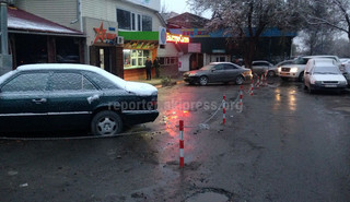 Парковка возле кафе «Асаба» огорожена самовольном порядке и подлежит демонтажу, - «Бишкекглавархитектура»