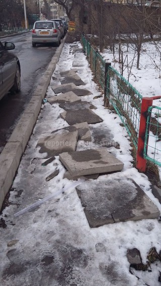 «Бишкекасфальтсервис» ответил на жалобу читателя относительно плохого состояние пешеходной дорожки в начале 6 мкр