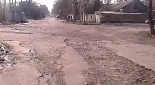 На пересечении улиц Исанова-Ташкентской в Бишкеке образовались ямы, - читатель (фото)