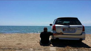 Мужчина на своей автомашине заехал на пляж озера Иссык-Куль <i>(фото)</i>