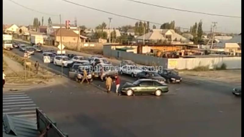 На Ахунбаева-Чортекова произошло ДТП с участием двух машин (видео)
