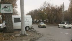 Бишкекчанин считает, что парковка напротив здания УОБДД организована с нарушением