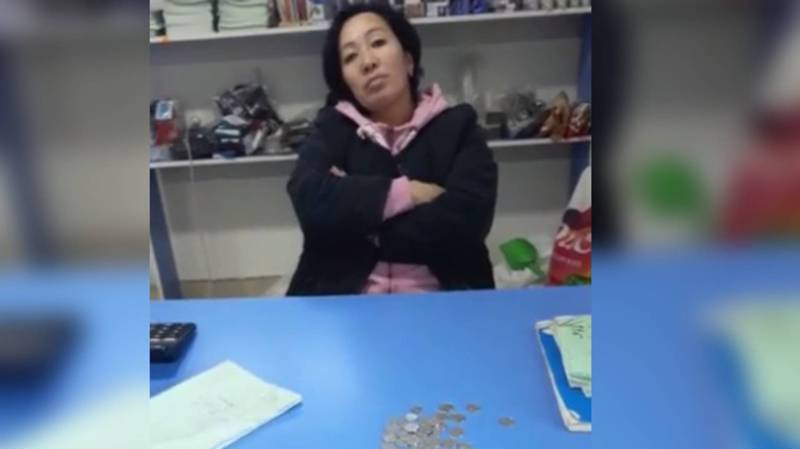 В жилмассиве Ала-Тоо-3 продавец магазина отказалась принимать монеты и бросила их на пол - бишкекчанка (видео)