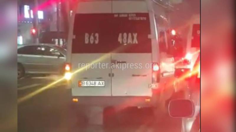 На Абдрахманова-Киевской за выезд на встречную полосу автобус будет наказан, поиск микроавтобусов продолжается