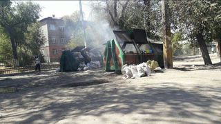 На ул.Дэн Сяопина сжигают мусор (фото)