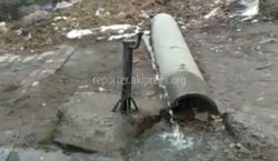 В районе ГЭС-5 на Ленина и 40 лет Победы питьевая вода с колонки течет в арык, - бишкекчанин (фото)