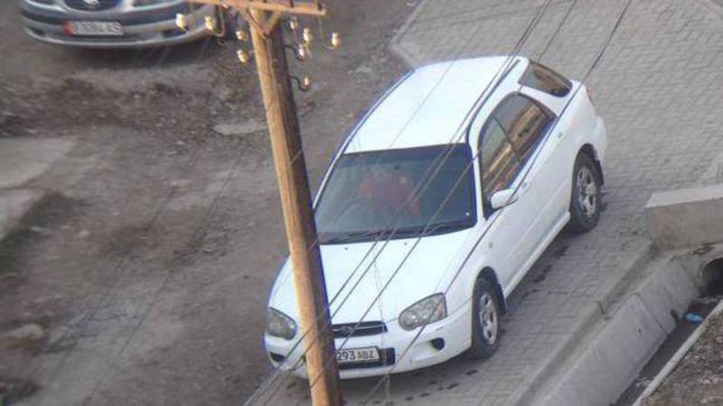 Тротуар на Калыка Акиева-Фрунзе превратился в автомойку, - бишкекчанин (фото)