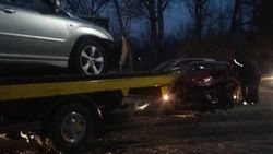 Фото, видео с места ДТП, где лоб в лоб столкнулись «Тойота» и «Лексус»
