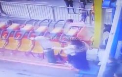 Видео – Момент падения девушки с аттракциона в парке Панфилова