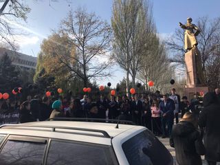В Бишкеке прошла памятная и мирная акция, приуроченная к 76-й годовщине подвига героев-панфиловцев (фото, видео)