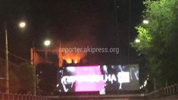 Фото, видео — На проспекте Ч.Айтматова произошел пожар в многоэтажном здании
