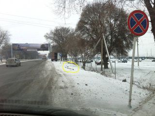 Возле авторынка «Риом Авто» в Сокулукском районе упал дорожный знак, - читатель