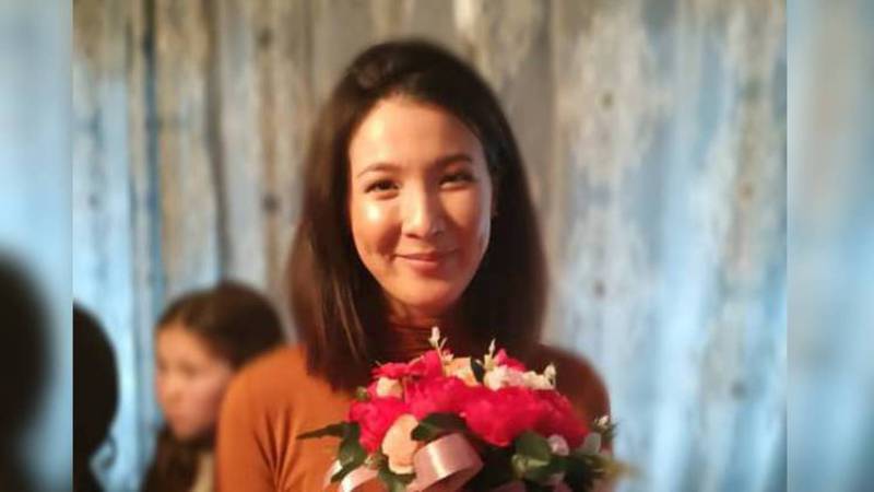 20-летняя Кенже борется с раком крови и просит кыргызстанцев о помощи при сборе средств на операцию, на которую нужно $67 тыс.
