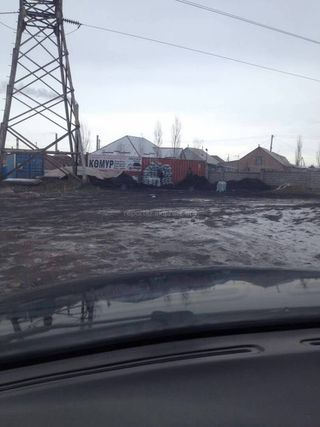 СЭИ Бишкека составила протокол торговцам угля на ул.Анкара