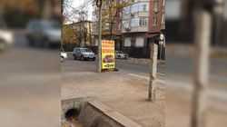 На Исанова-Абдымомунова рекламный штендер мешает обзору водителям