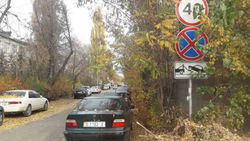 На Белорусская-Карасаева машины паркуются в неположенном месте