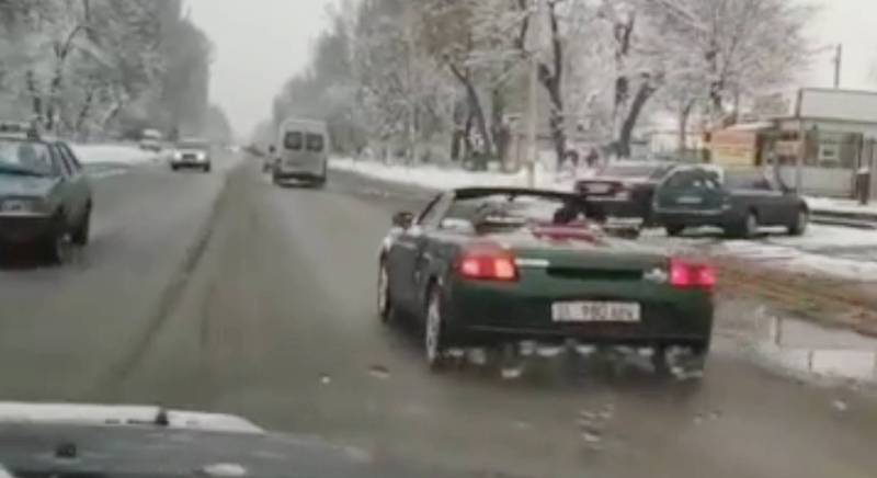 В Иссык-Атинском районе в морозный день катаются на кабриолете