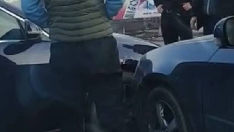 На Орозбекова-Саадаева столкнулись две машины (видео)