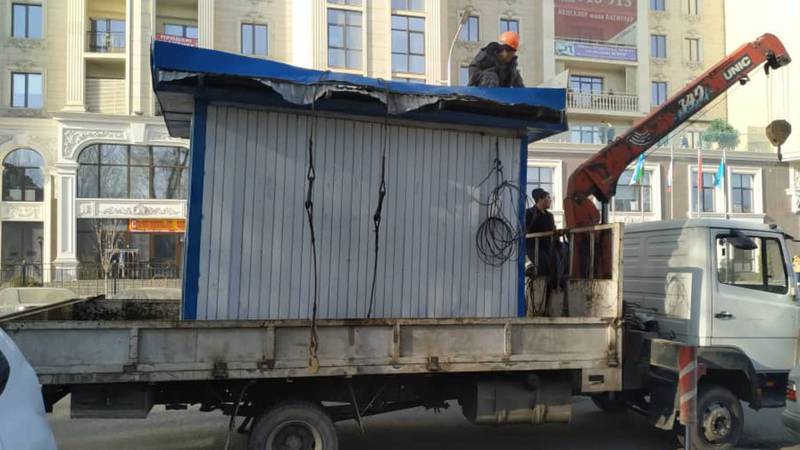 Фото — На улице Гоголя демонтированы незаконно установленные павильоны