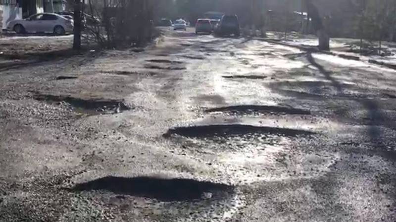 Бишкекчанка просит отремонтировать улицу Фатьянова (видео)