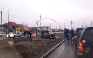 В Кызыл-Аскере перевернулся автомобиль <i>(фото)</i>