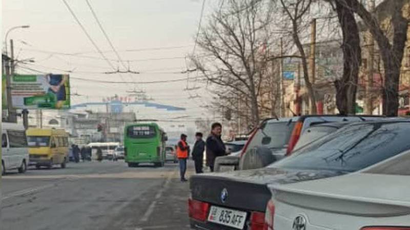 Парковка на ул.Киевской с 13 января стала платной, - мэрия