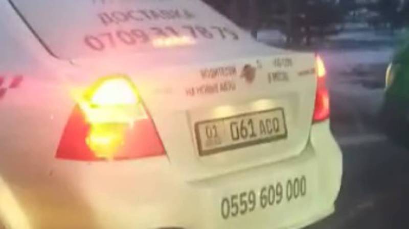 В Бишкеке водитель такси нарушил ПДД. По Carcheck авто находится в залоге/аресте. Видео
