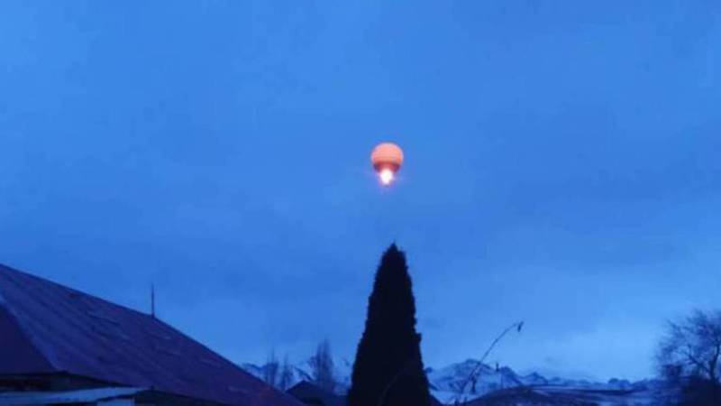 Над селом Кой-Таш пролетел огромный воздушный шар. Видео, фото