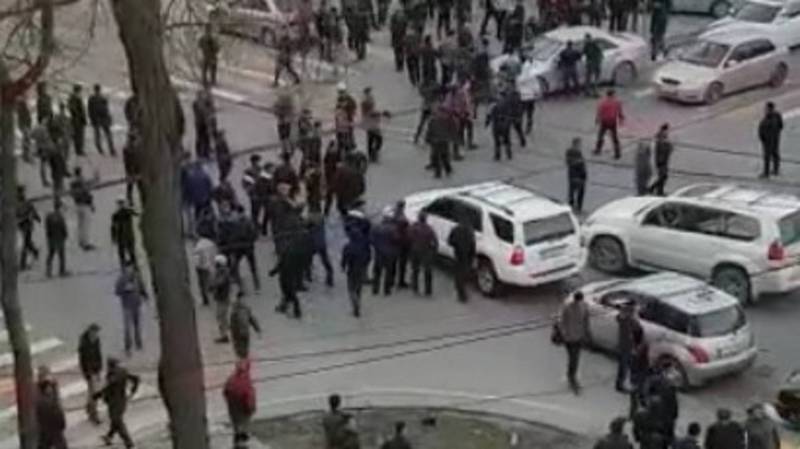 Очевидцы присылают видео с беспорядков в центре Бишкека