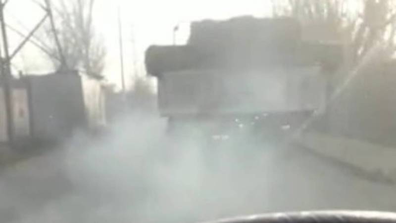 На Тоголок Молдо-Саадаева сильно дымит грузовик. Видео