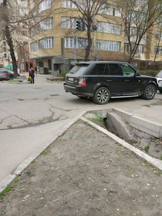Парковка на тротуаре