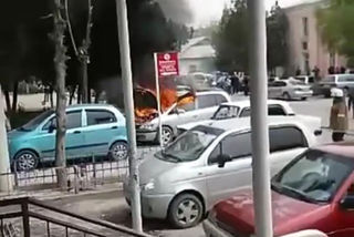 В Сузакском районе сгорела автомашина <i>(фото, видео)</i>
