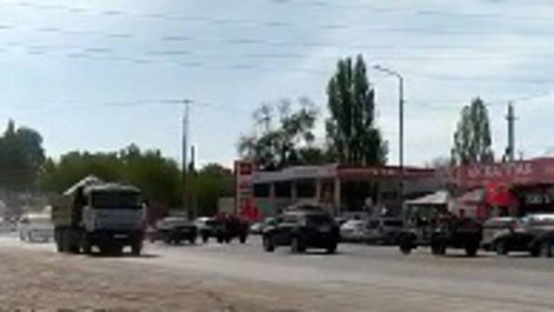 Автомобили времен войны проехали колонной по Новопавловке. Видео