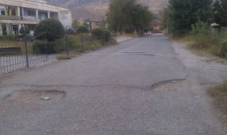 Читатель жалуется, что в городе Кара-Куль Жалал-Абадской области отремонтировали только половину дорог <b>(фото)</b>