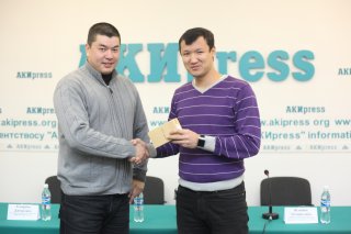 <b>Победитель конкурса Эмиль Аксамаев, выигравший Samsung Galaxy Note3: Я не думал, что моя новость вызовет такой общественный резонанс (фото)</b>