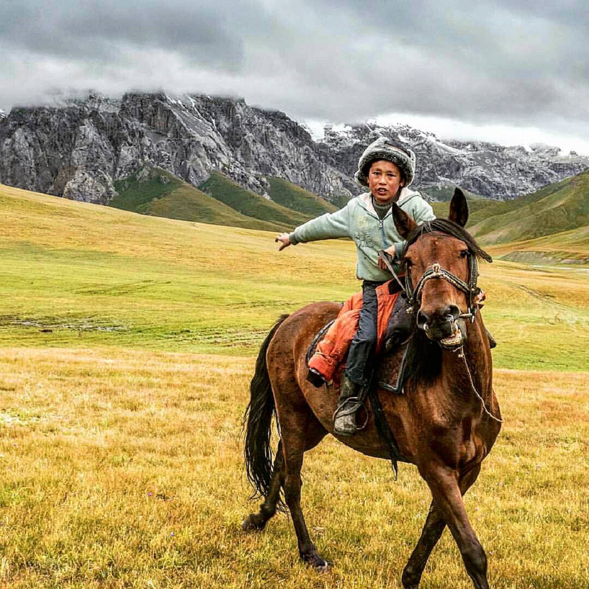 Хороший киргиз. Мадыген Киргизия. Киргизия природа. Кыргызстан люди. Кыргызстан картины.
