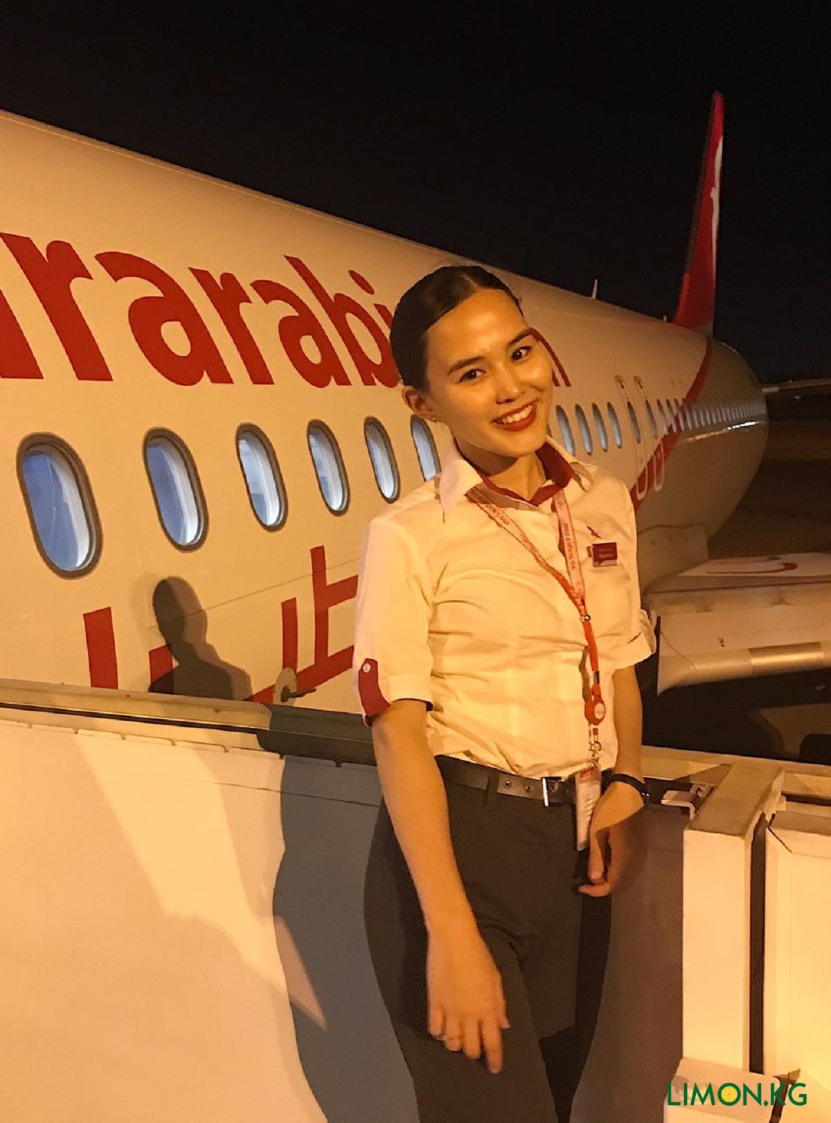 Стюардесса Бегайым в 21 год сумела устроиться в авиакомпанию Air-Arabia и  зарабатывает $3000