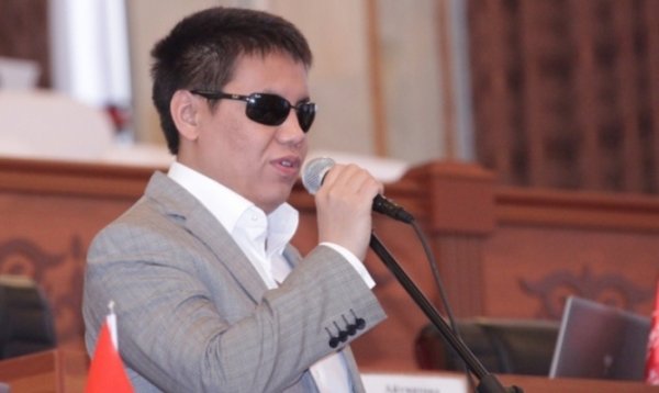 Лицензия на право реализации алкоголя стоит 300 сомов, это и есть доходы государства? - депутат — Tazabek