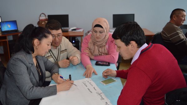 Преподаватели профлицеев Бишкека и Оша прошли обучение по разработке электронных уроков