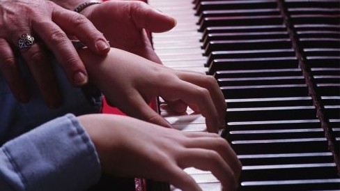 В Кызыл-Кие провели конкурс «Учитель года — 2017», победила учитель музыки сш №13