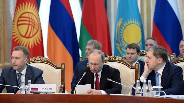 Президент РФ В.Путин в качестве примера работы Евразийского банка и фонда назвал выделенный Кыргызстану кредит в $110 млн — Tazabek