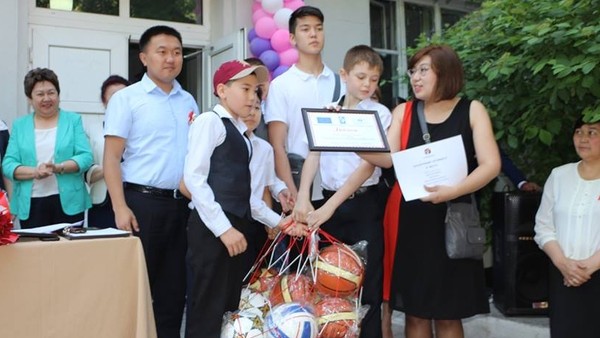 Фото — Определены первые победители пилотного проекта по раздельному сбору мусора в школах Бишкека