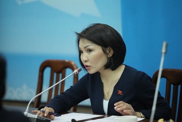Депутат Э.Сурабалдиева опубликовала список заграничных командировок министерств за 2016 год, в лидерах Минэкономики и Таможня — Tazabek
