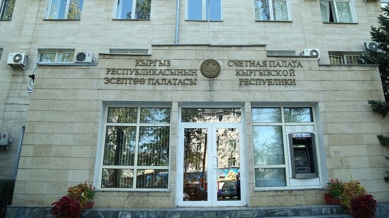 Оклад аудиторов Счетной палаты составляет свыше 20 тыс. сомов, - глава палаты У.Марипов — Tazabek
