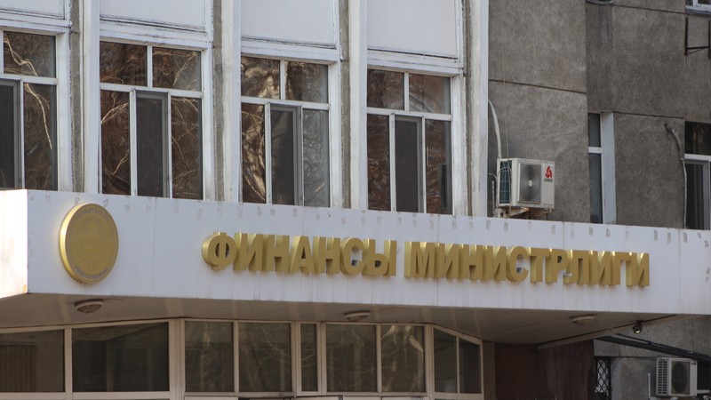 В июле на обслуживание госдолга Кыргызстана из бюджета направлено 1,6 млрд сомов — Tazabek